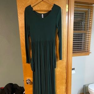 Long dress with pockets! Size M. Green.